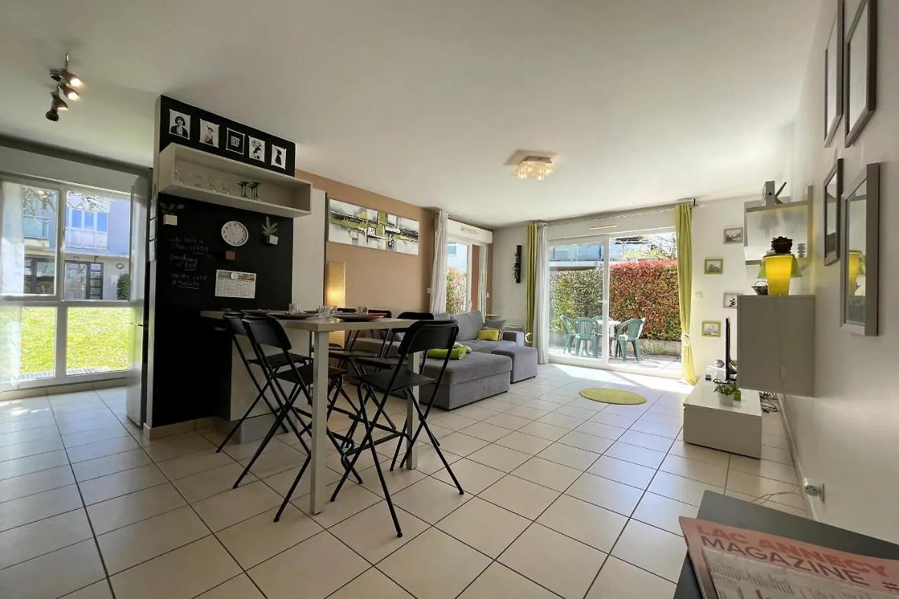 Beautiful T4 Parking Large Terrace Apartment Annecy