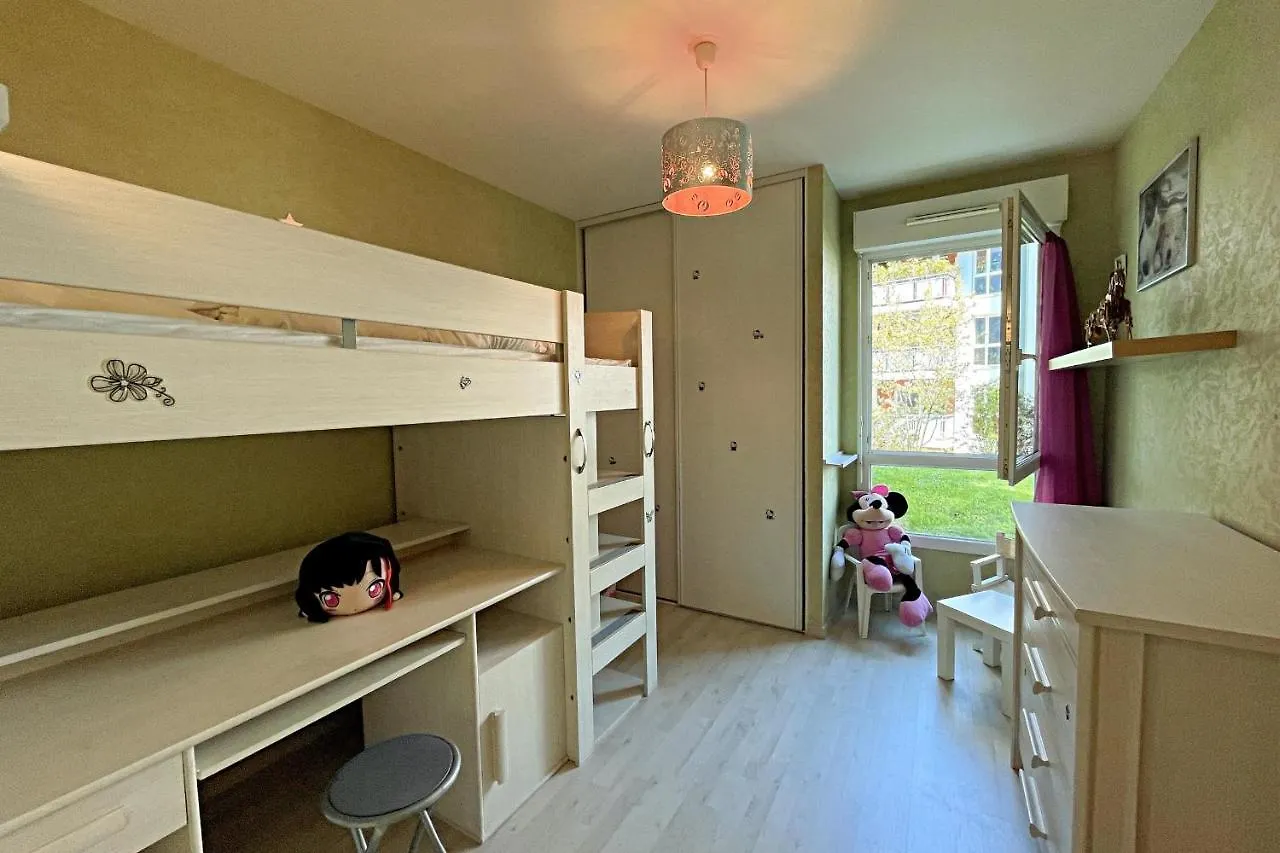 Beautiful T4 Parking Large Terrace Apartment Annecy