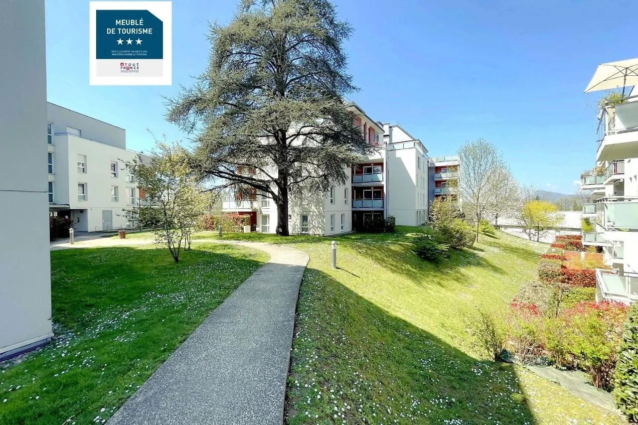 Beautiful T4 Parking Large Terrace Apartment Annecy France