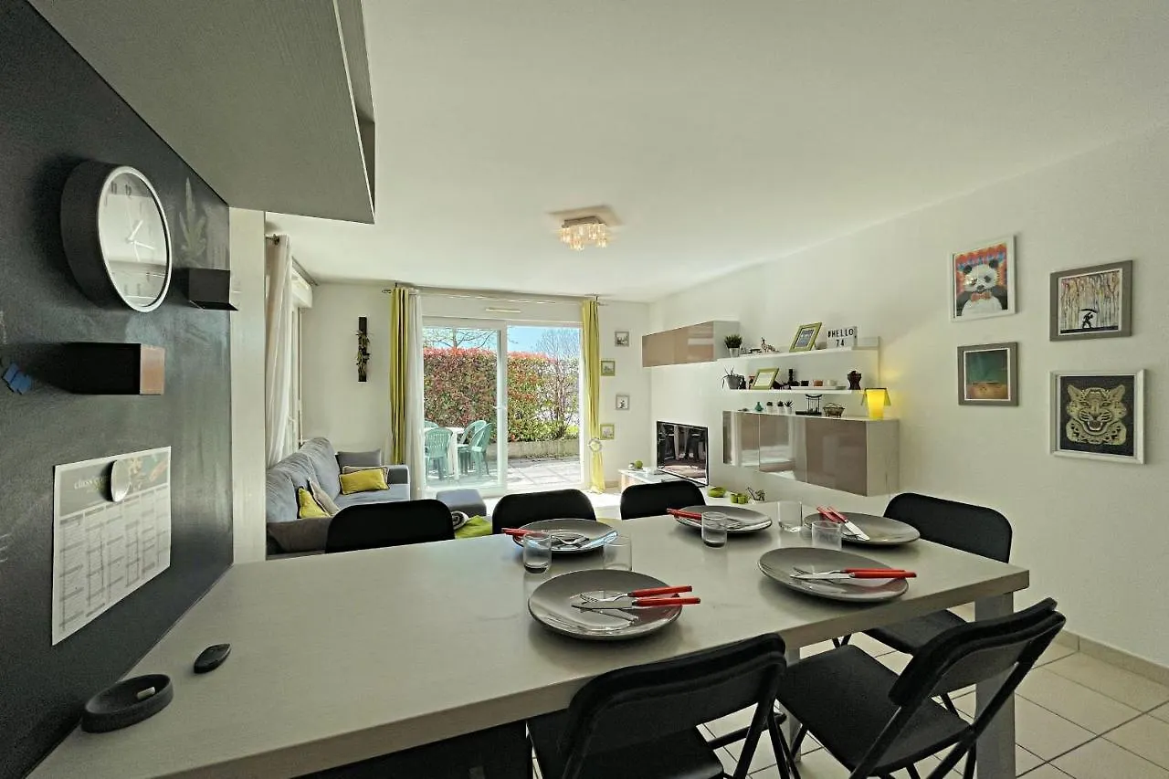 Beautiful T4 Parking Large Terrace Apartment Annecy France
