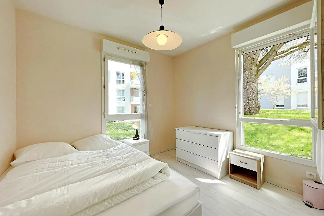 Beautiful T4 Parking Large Terrace Apartment Annecy France