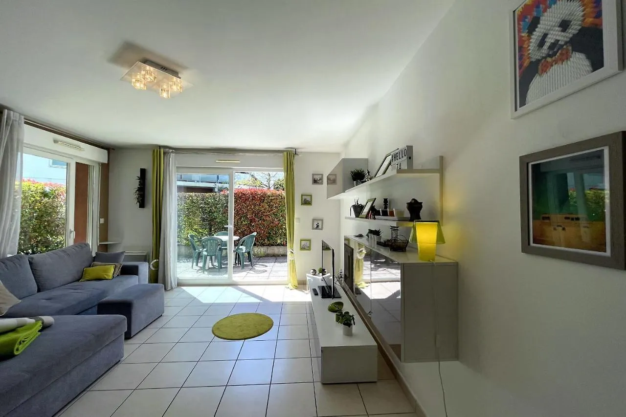 Beautiful T4 Parking Large Terrace Apartment Annecy